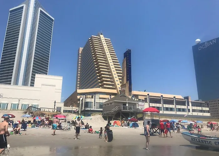 Beachfront Double Queen - Cozysuites