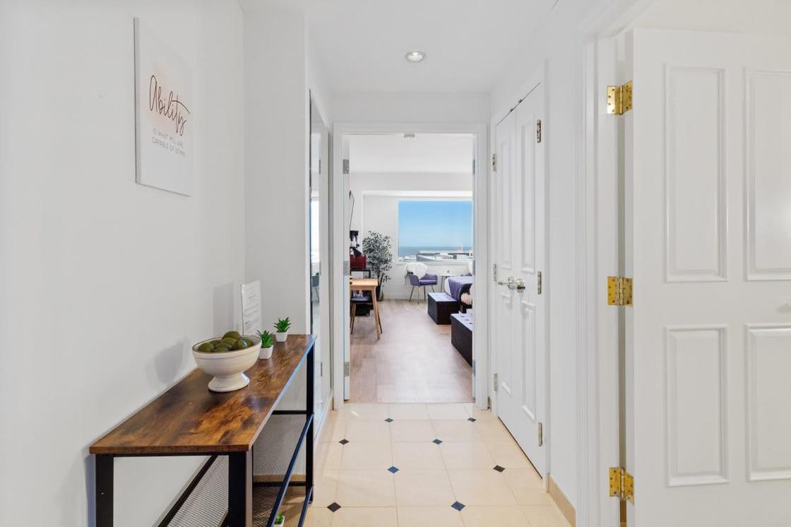 Beachfront Double Queen - Cozysuites Apartamento